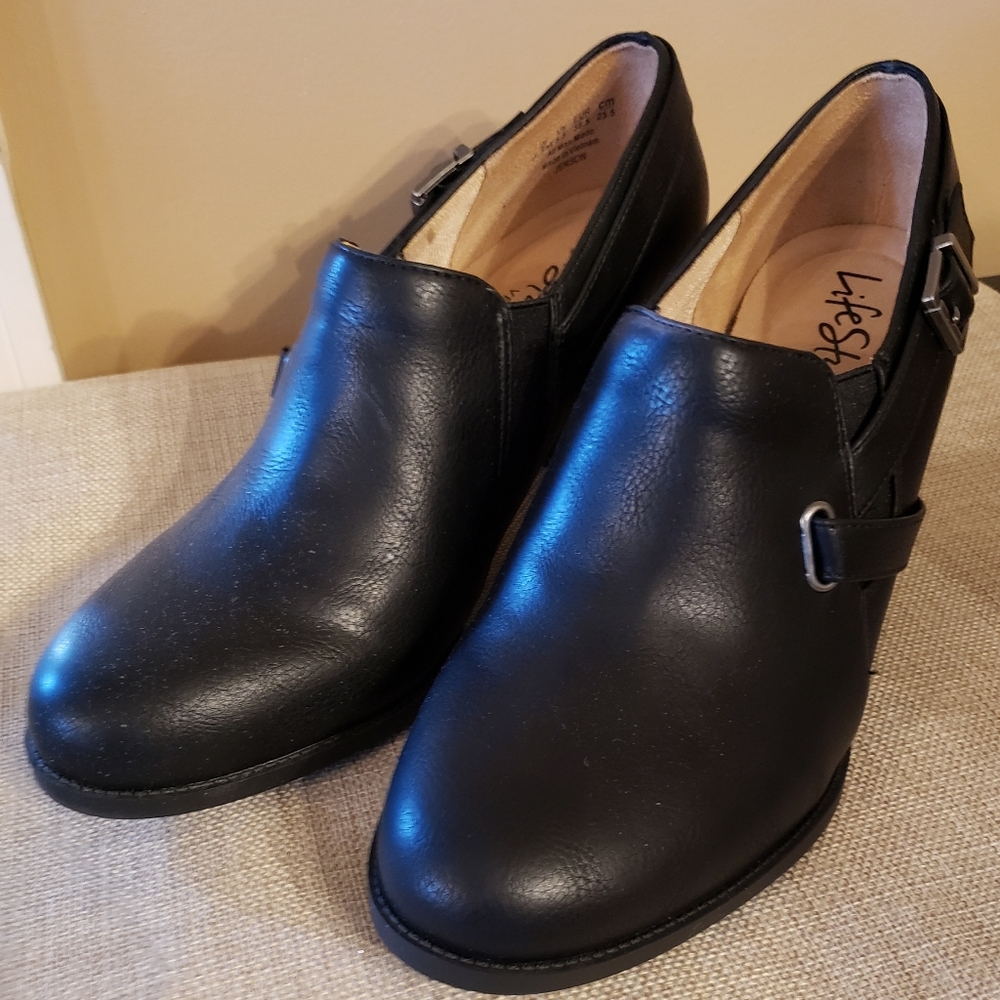 Life Stride Velocity 2.0 Shoes, Size 8.5 Medium